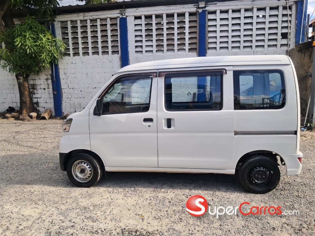 2021 Daihatsu Hijet Minivan — foto 6 / 12
