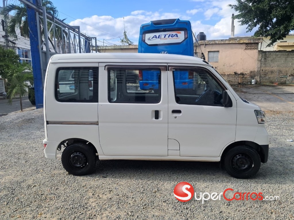 2021 Daihatsu Hijet Minivan — foto 7 / 12