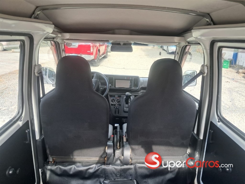 2021 Daihatsu Hijet Minivan — foto 9 / 12
