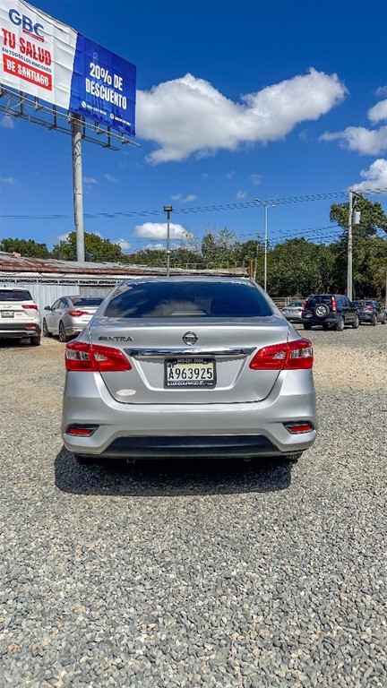 2016 Nissan Sentra — foto 6 / 10