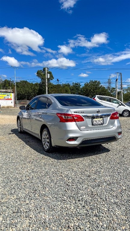 2016 Nissan Sentra — foto 7 / 10