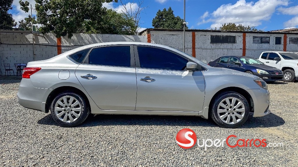 2016 Nissan Sentra — foto 8 / 10