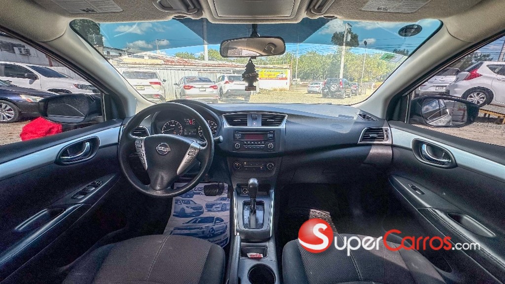 2016 Nissan Sentra — foto 9 / 10
