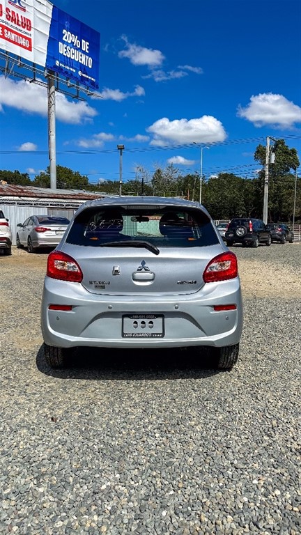 2020 Mitsubishi Motors Mirage Black Edition — foto 6 / 10