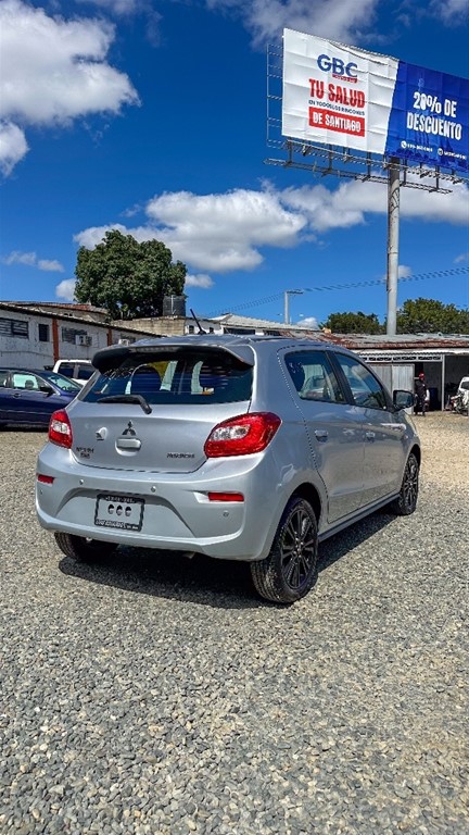 2020 Mitsubishi Motors Mirage Black Edition — foto 7 / 10