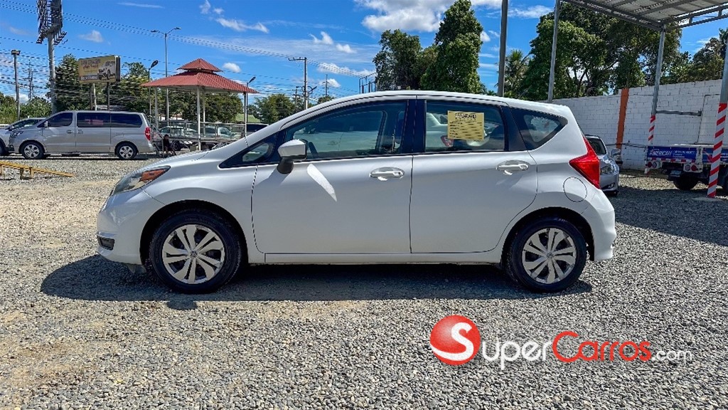 2019 Nissan Versa — foto 4 / 10