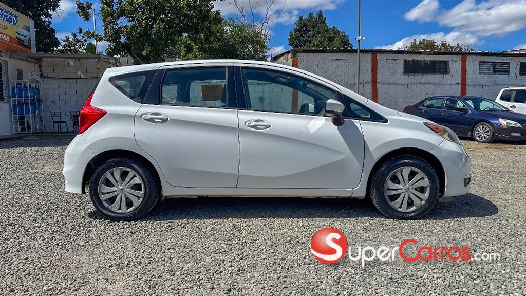 2019 Nissan Versa — foto 8 / 10