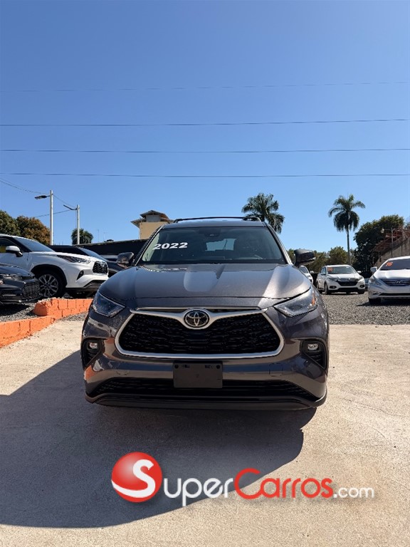 2022 Toyota Highlander LE Plus — foto 2 / 12