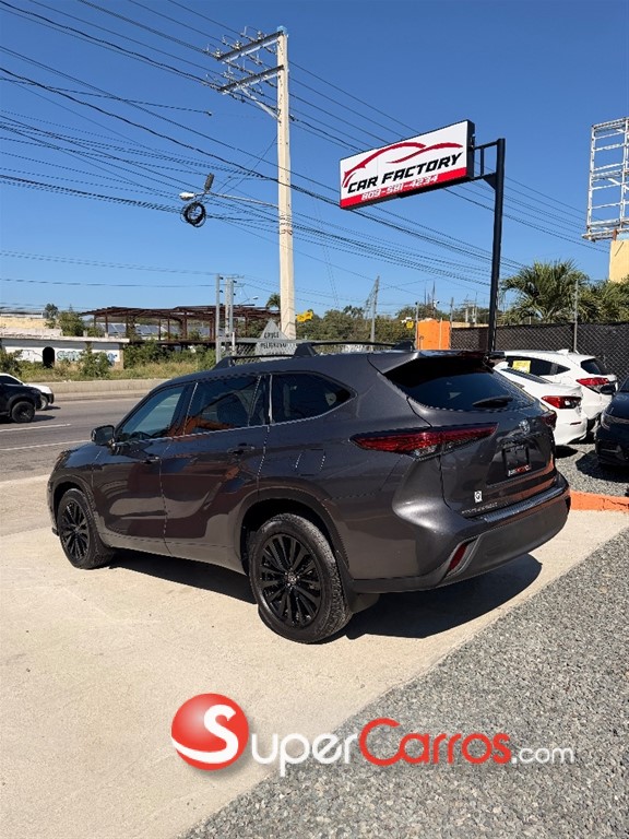 2022 Toyota Highlander LE Plus — foto 3 / 12