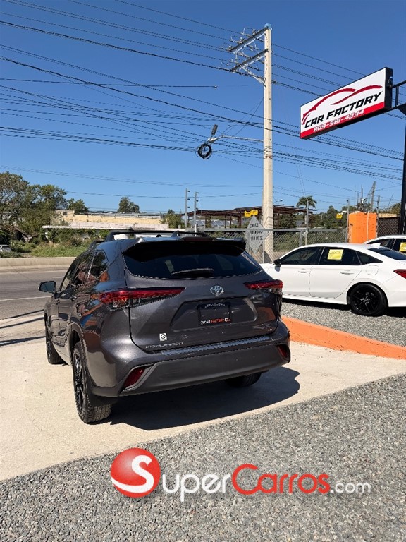 2022 Toyota Highlander LE Plus — foto 4 / 12