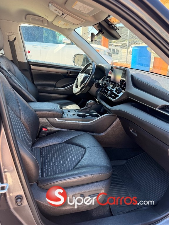 2022 Toyota Highlander LE Plus — foto 7 / 12