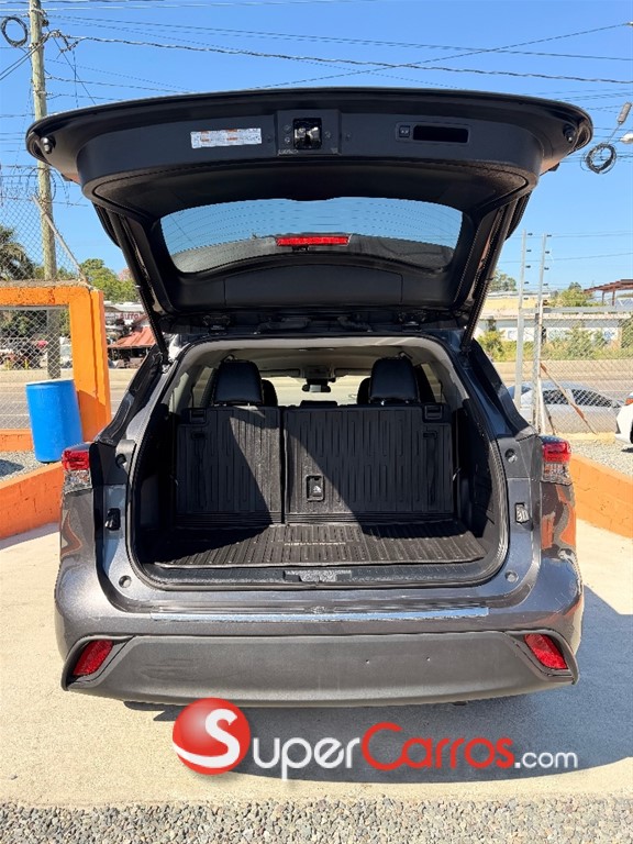 2022 Toyota Highlander LE Plus — foto 9 / 12