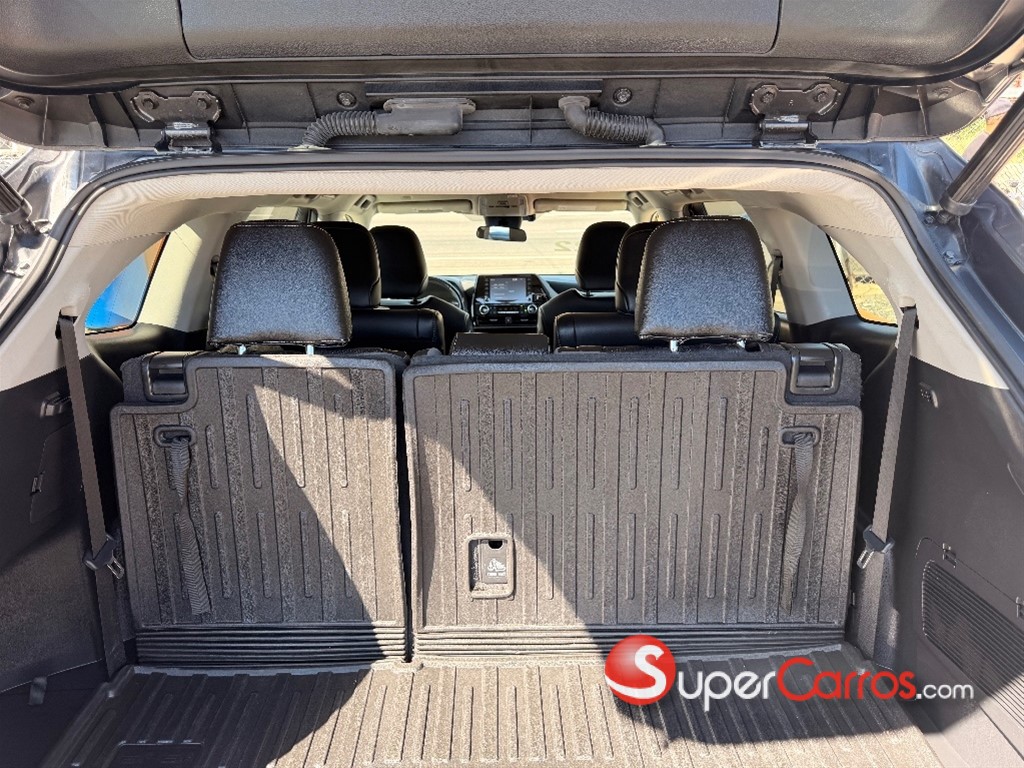 2022 Toyota Highlander LE Plus — foto 11 / 12