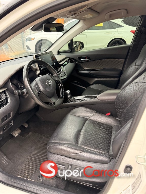 2020 Toyota C-HR LIMITED — foto 9 / 12