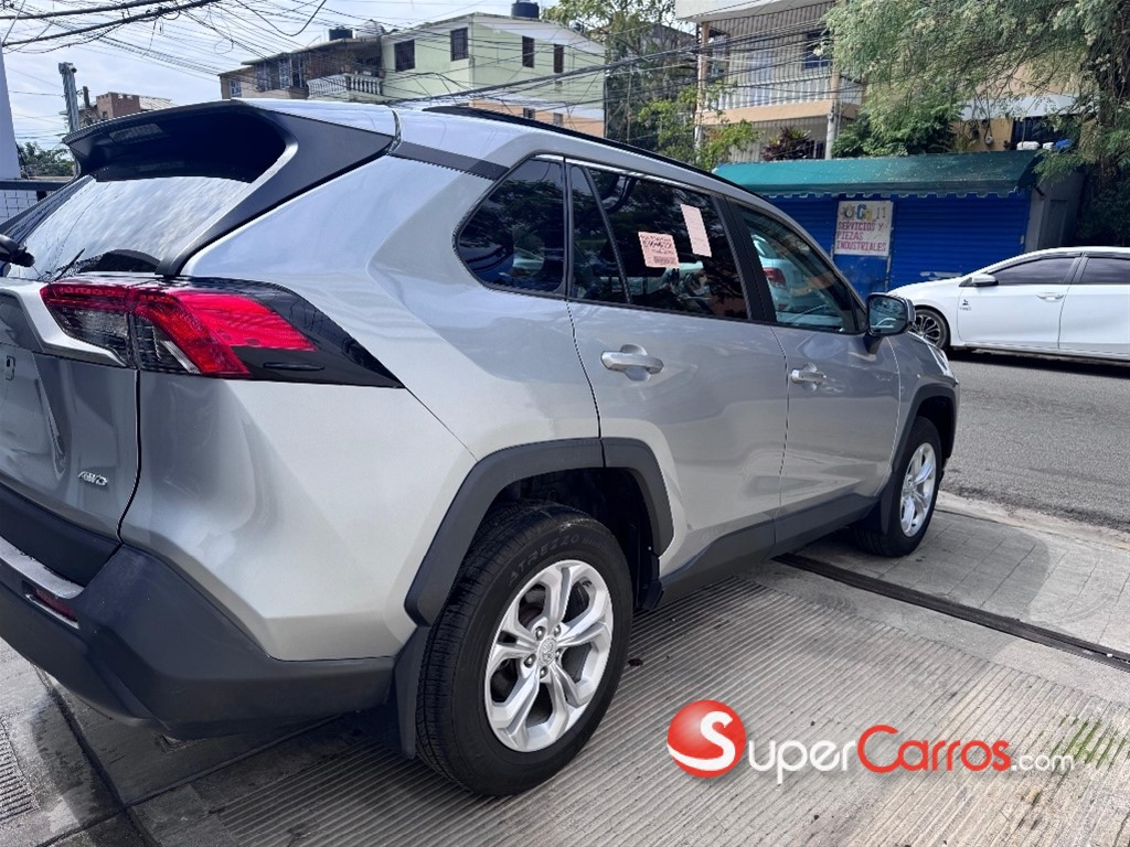2020 Toyota RAV4 LE — foto 4 / 12
