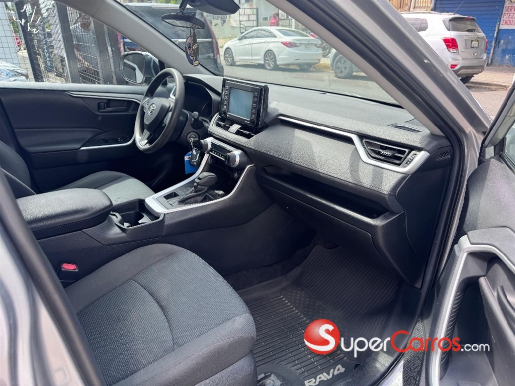 2020 Toyota RAV4 LE — foto 6 / 12
