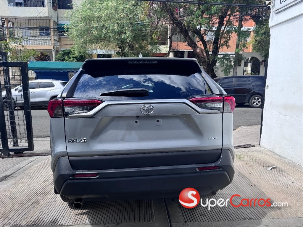 2020 Toyota RAV4 LE — foto 7 / 12