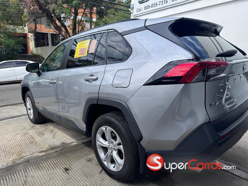 2020 Toyota RAV4 LE — foto 9 / 12
