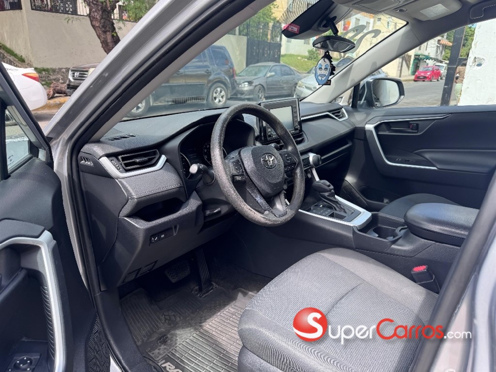 2020 Toyota RAV4 LE — foto 12 / 12