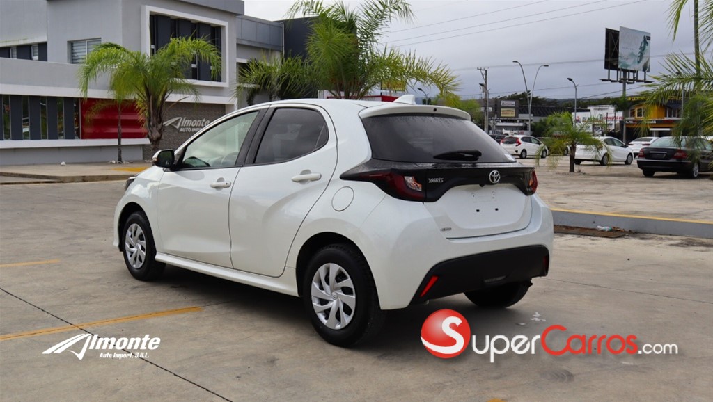 2020 Toyota Yaris — foto 2 / 9
