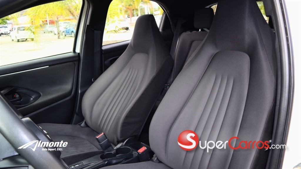 2020 Toyota Yaris — foto 5 / 9