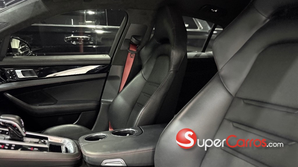 2018 Porsche Panamera Turbo S — foto 9 / 12