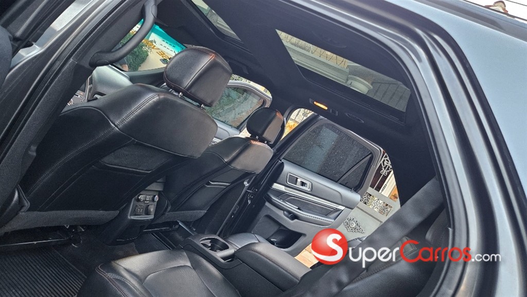 2016 Ford Explorer Sport — foto 6 / 12