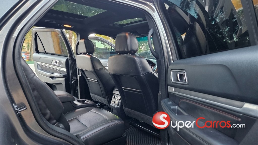 2016 Ford Explorer Sport — foto 7 / 12