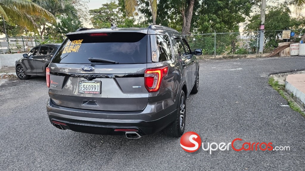 2016 Ford Explorer Sport — foto 8 / 12