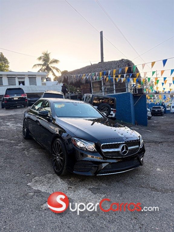 2017 Mercedes-Benz Clase E 300 — foto 2 / 12