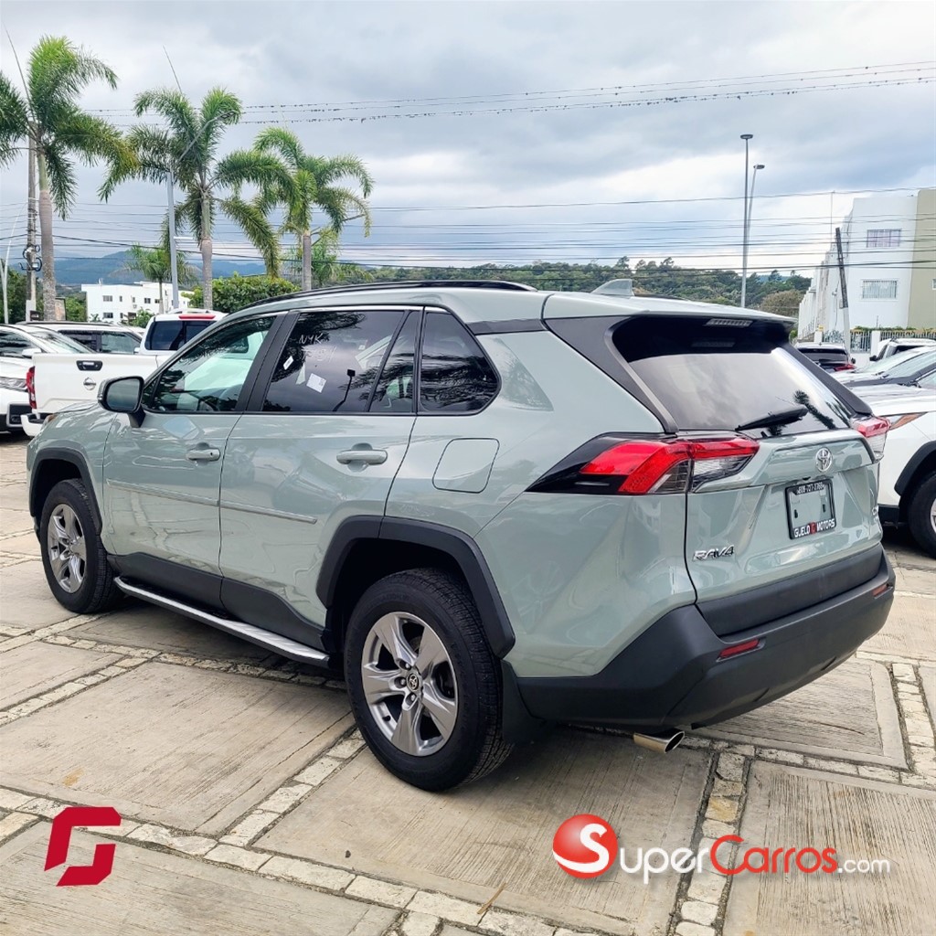 2022 Toyota RAV4 XLE — foto 9 / 10