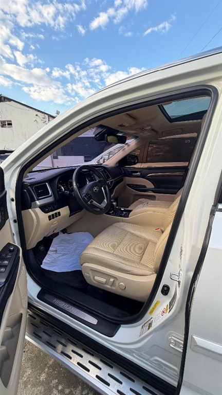 2018 Toyota Highlander Limited — foto 6 / 9