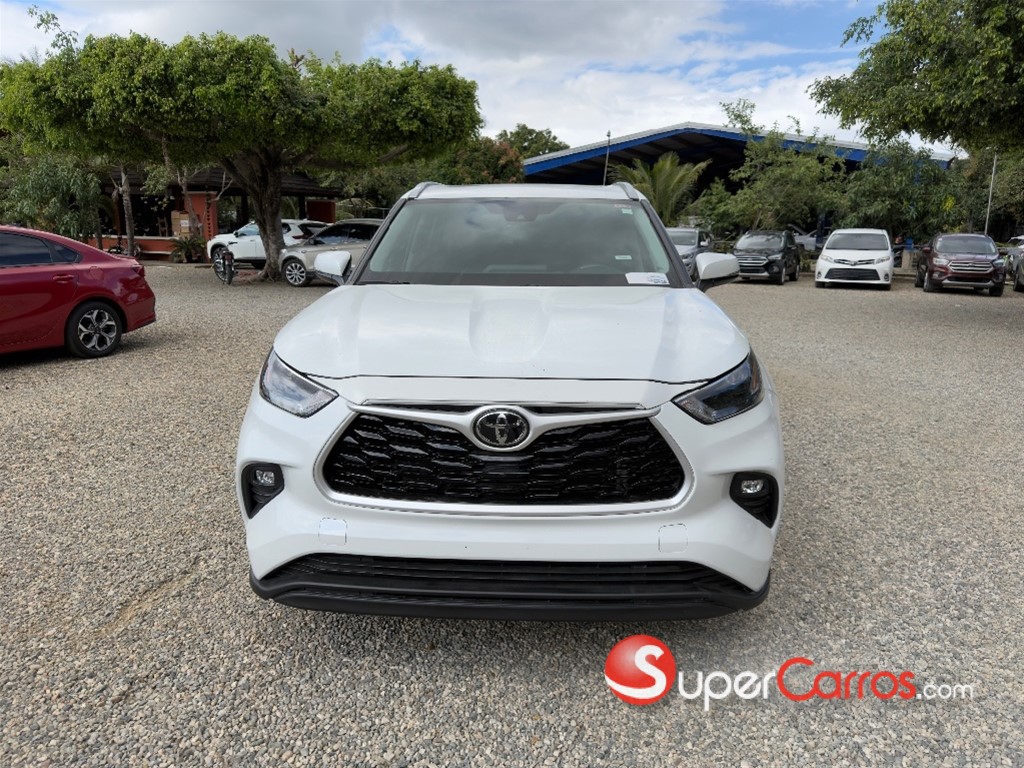 2022 Toyota Highlander XLE — foto 2 / 9