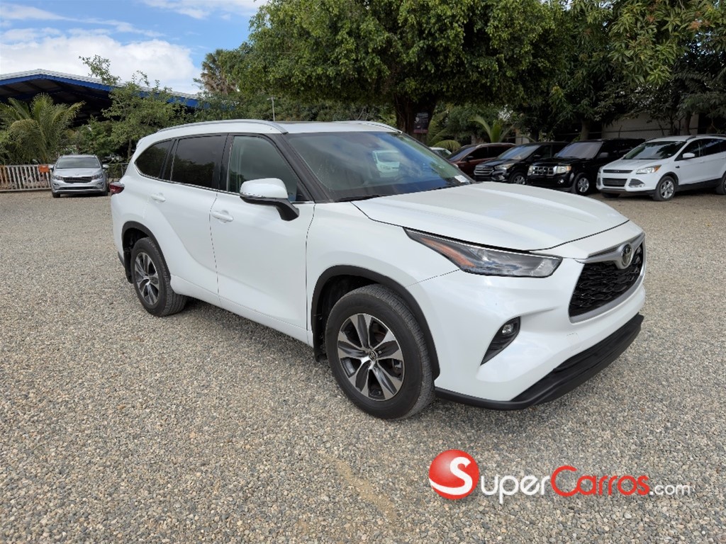 2022 Toyota Highlander XLE — foto 3 / 9