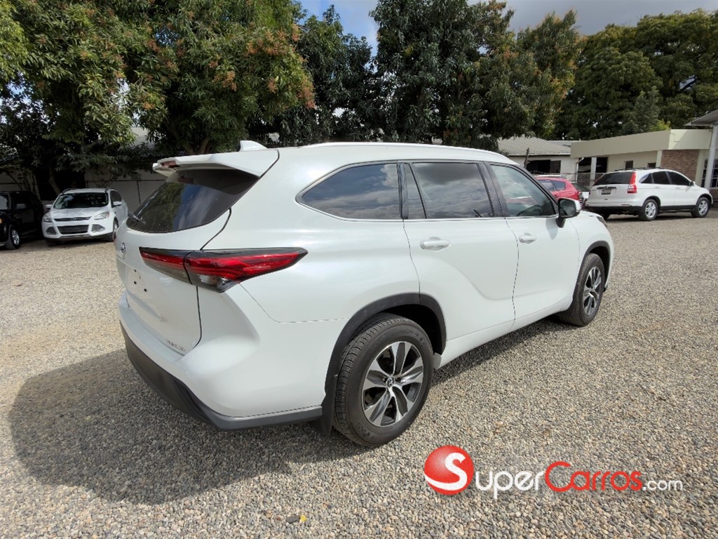 2022 Toyota Highlander XLE — foto 4 / 9