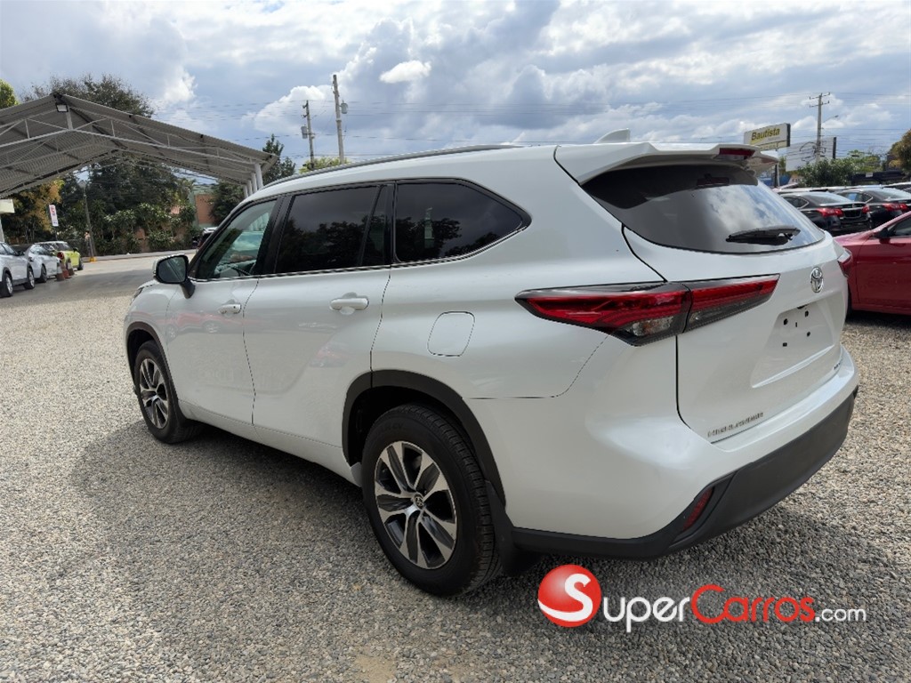 2022 Toyota Highlander XLE — foto 5 / 9
