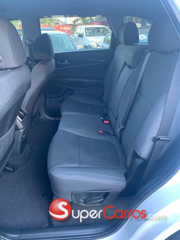 2020 Kia Sorento LX — foto 6 / 12