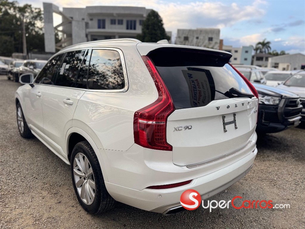 2020 Volvo XC90 Momentum T6 — foto 4 / 12