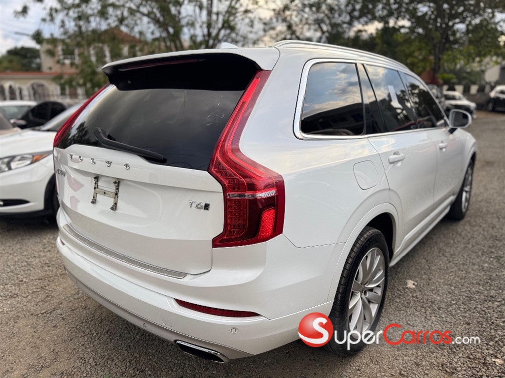 2020 Volvo XC90 Momentum T6 — foto 6 / 12