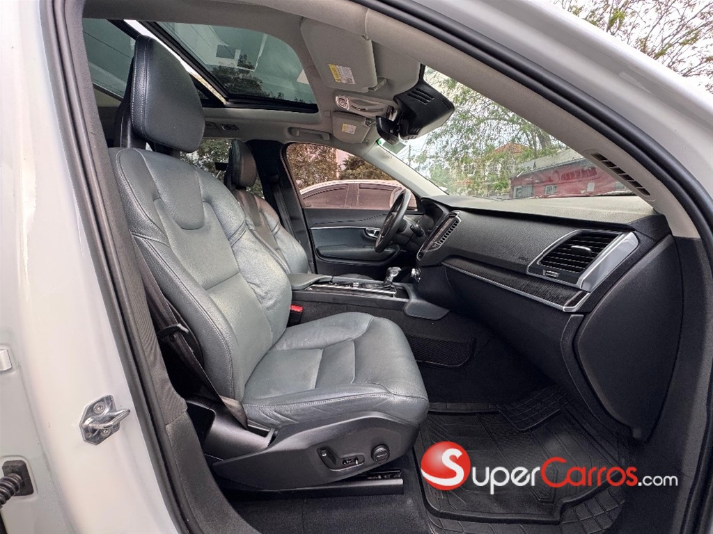 2020 Volvo XC90 Momentum T6 — foto 7 / 12