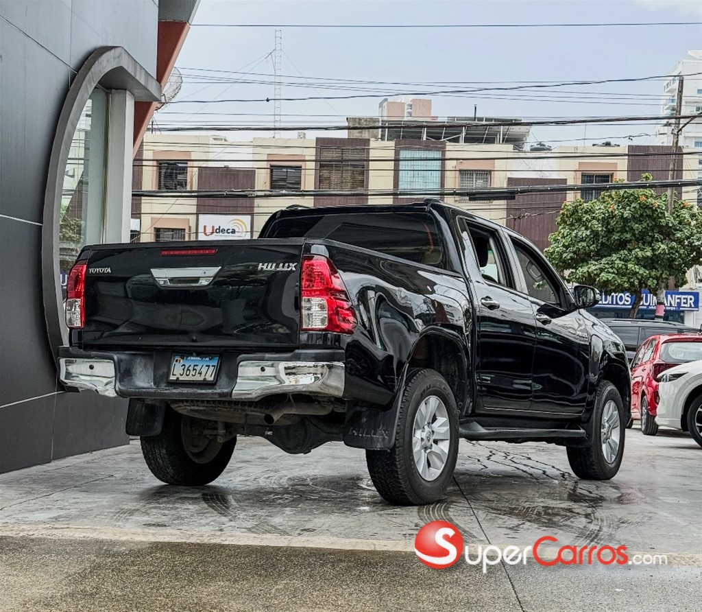 2017 Toyota Hilux — foto 2 / 11