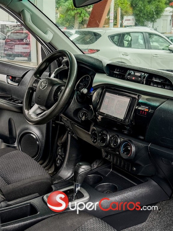 2017 Toyota Hilux — foto 8 / 11