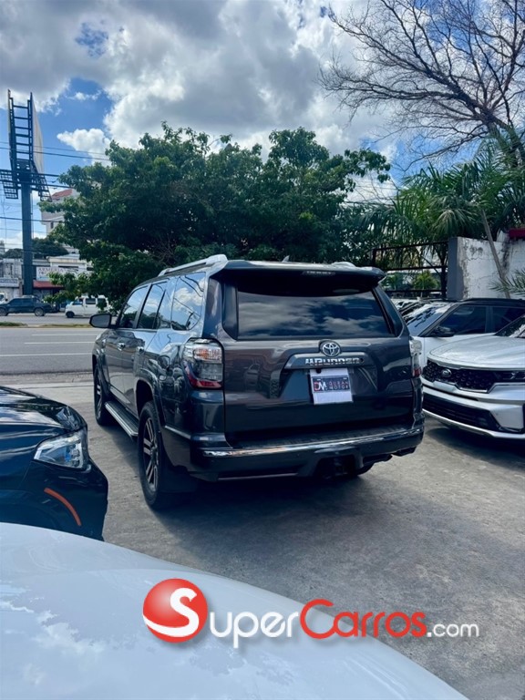2017 Toyota 4 Runner SR5 Premium — foto 9 / 11