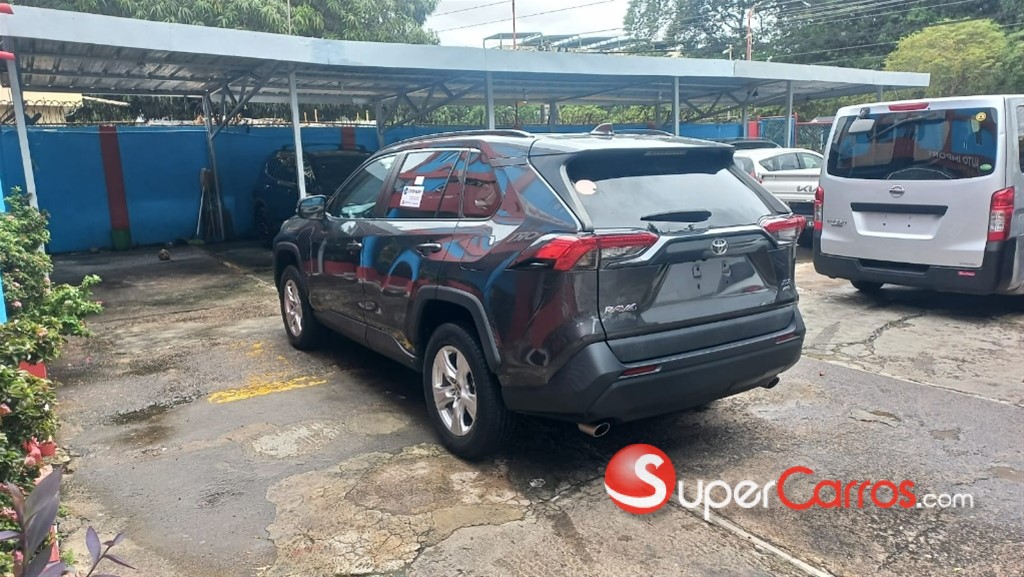 2021 Toyota RAV4 XLE — foto 3 / 12