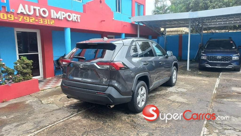 2021 Toyota RAV4 XLE — foto 4 / 12