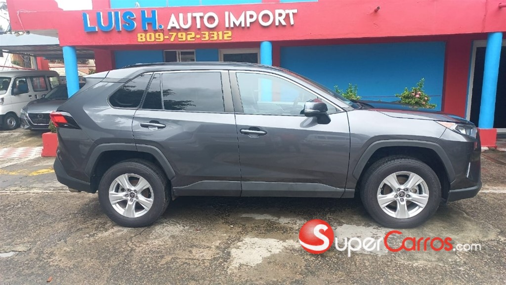 2021 Toyota RAV4 XLE — foto 6 / 12