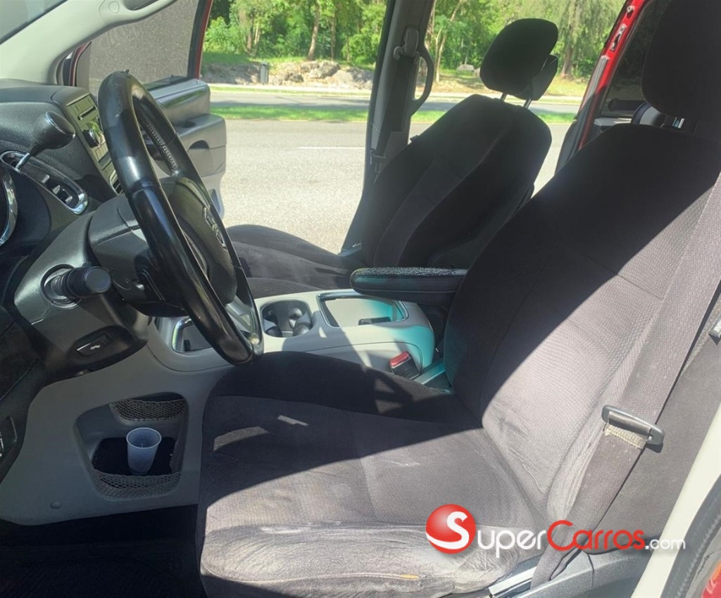 2014 Dodge Grand Caravan SXT — foto 9 / 12