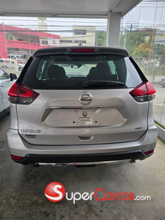 2020 Nissan Rogue SV — foto 2 / 6