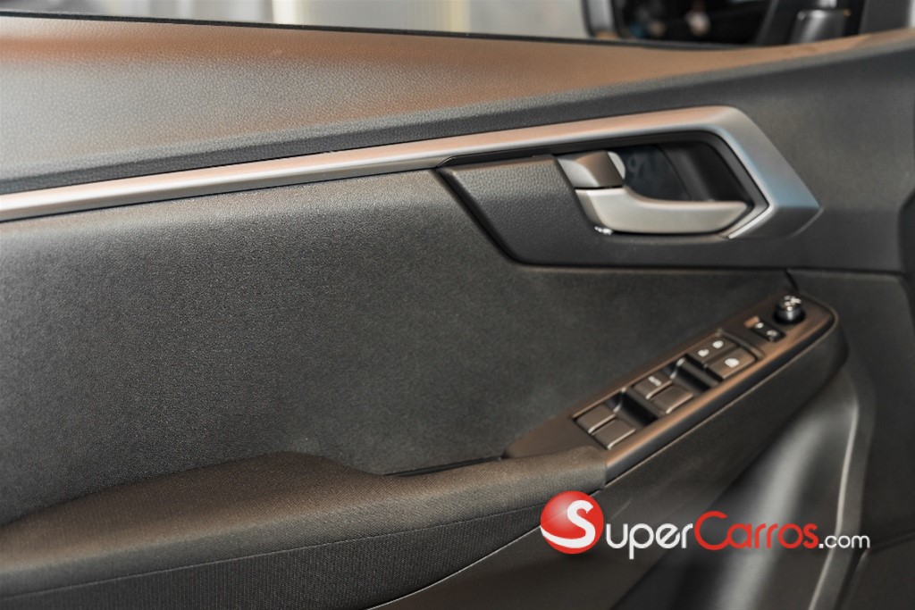 2026 Isuzu DMAX LS — foto 10 / 12