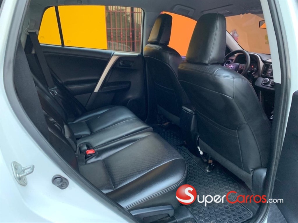 2015 Toyota RAV4 LE — foto 8 / 9